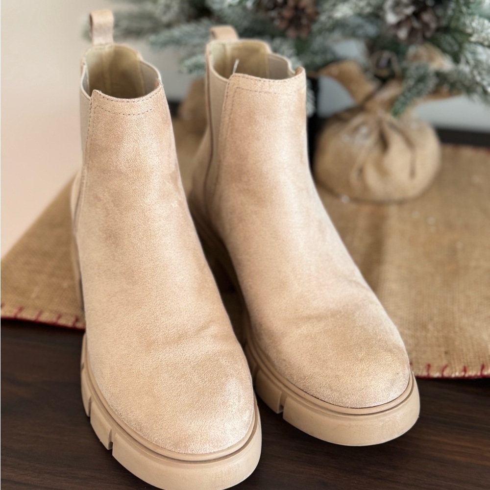 Elegant Tan Ankle Boots